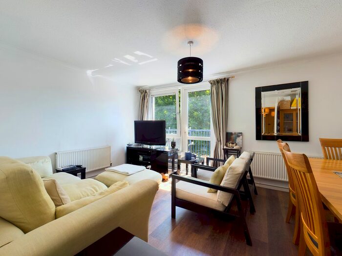 2 Bedroom Flat To Rent In Pilot Close, London, SE8