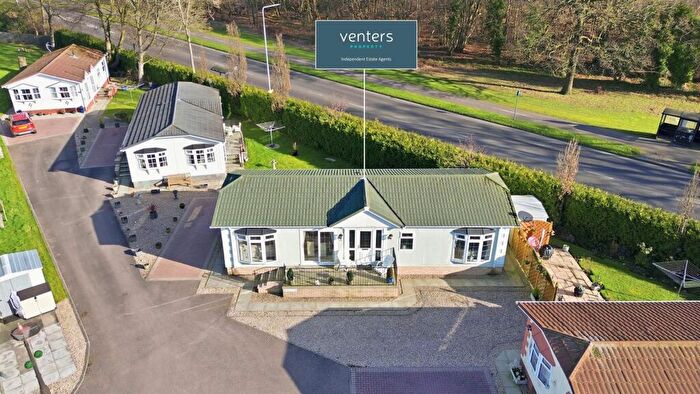 3 Bedroom Bungalow For Sale In Woodlands End, Dunnikier Chalet Park, Kirkcaldy, KY1