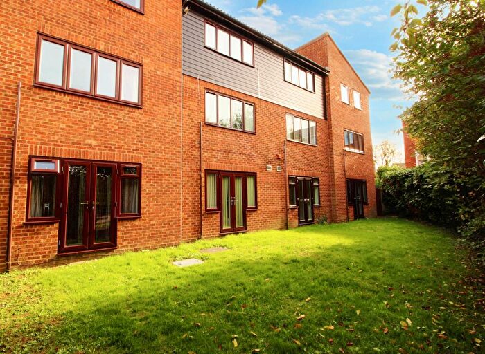 1 Bedroom Flat To Rent In Middlefield, Hatfield, AL10