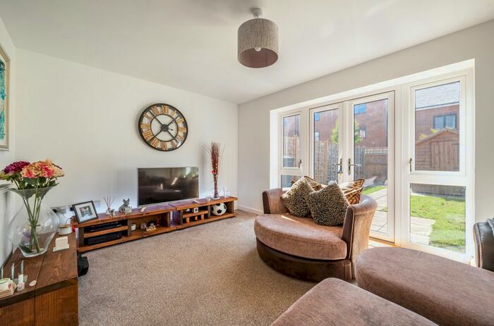 3 Bedroom Terraced House For Sale In Pinewood Way, Chichester, PO19