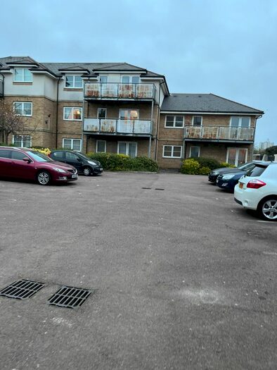 2 Bedroom Flat To Rent In Lookwood Place, Chingford, E4