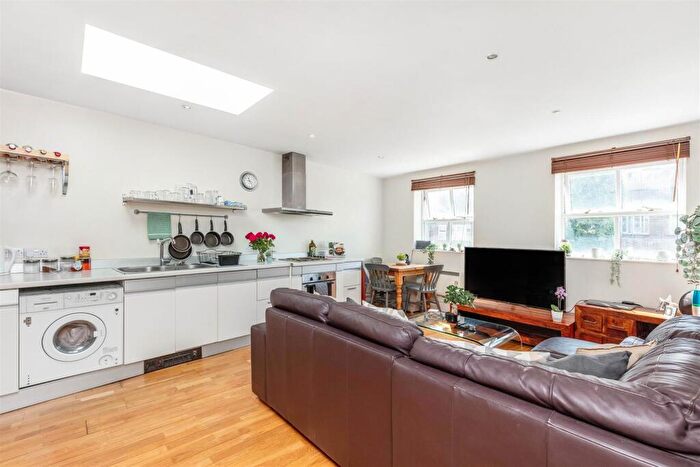 1 Bedroom Flat For Sale In Upper Richmond Road West, East Sheen, SW14