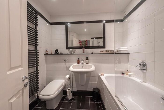 4 Bedroom Terraced House For Sale In Sycamore Way, Teddington, TW11