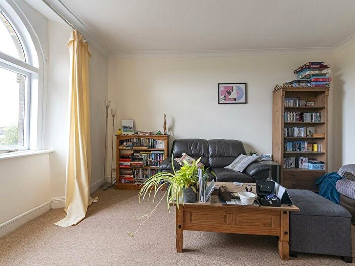 1 Bedroom Flat For Sale In Saffron Court, The Avenue, Sherborne, Dorset, DT9