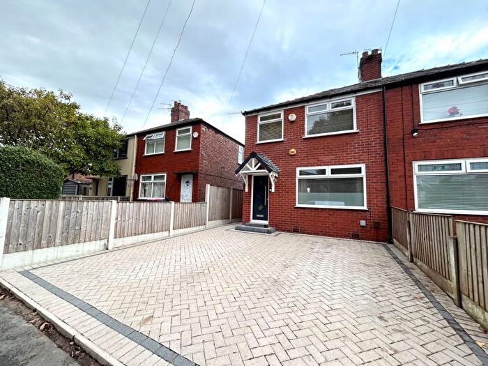3 Bedroom Semi-Detached House To Rent In Higher Croft, Eccles, Manchester, M30