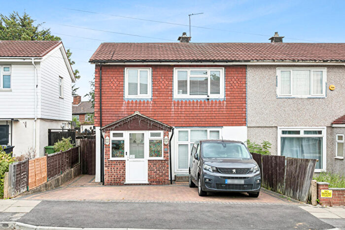 3 Bedroom Semi-Detached House For Sale In Harbourer Road, Hainault, Ilford, Redbridge, IG6