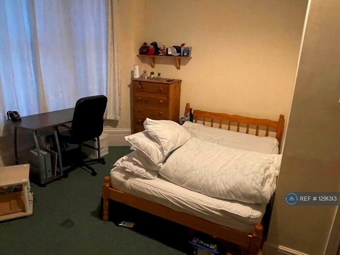 5 Bedroom Flat To Rent In Pevensey Road, Eastbourne, BN21