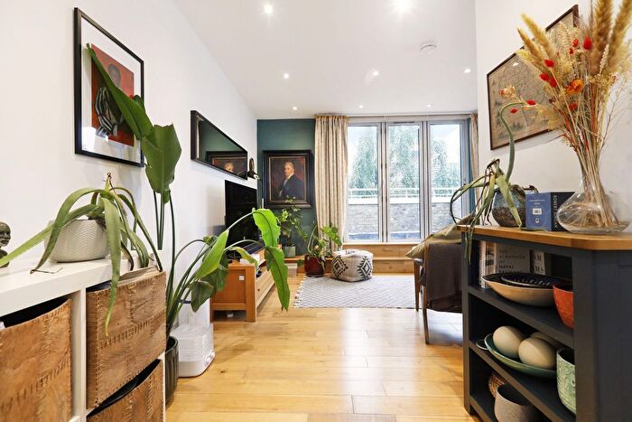 2 Bedroom Flat For Sale In Oval Mansions, Kennington Oval, London, SE11