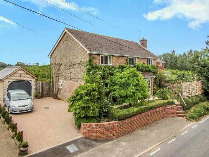 4 Bedroom Detached House To Rent In Wye Road, Ashford, TN25