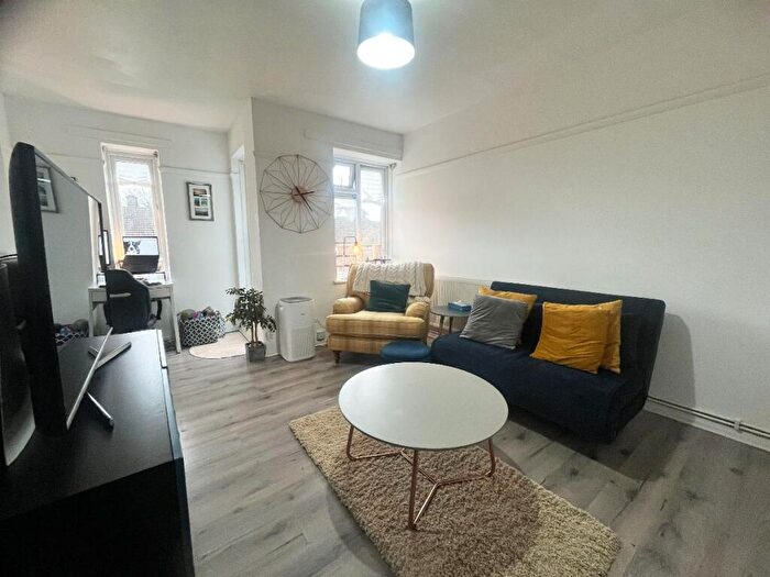 1 Bedroom Flat For Sale In Hungerford House, Romford, RM3