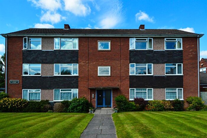 3 Bedroom Apartment To Rent In Northfield Road, Kings Norton, Birmingham, West Midlands, B30