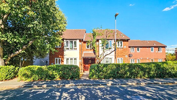 Studio To Rent In New Road, Harlington, UB3