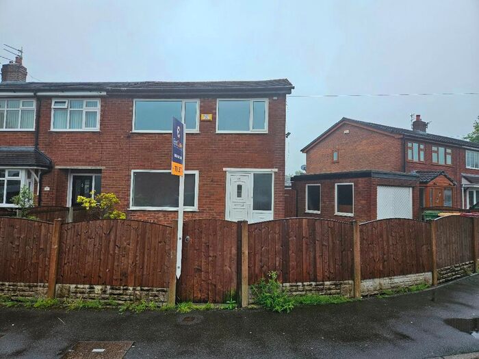 3 Bedroom Semi-Detached House To Rent In Medway Drive, Kearsley, Bolton, BL4