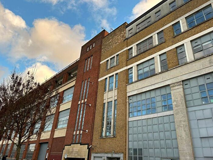 2 Bedroom Flat For Sale In Somerford Grove, London, N16