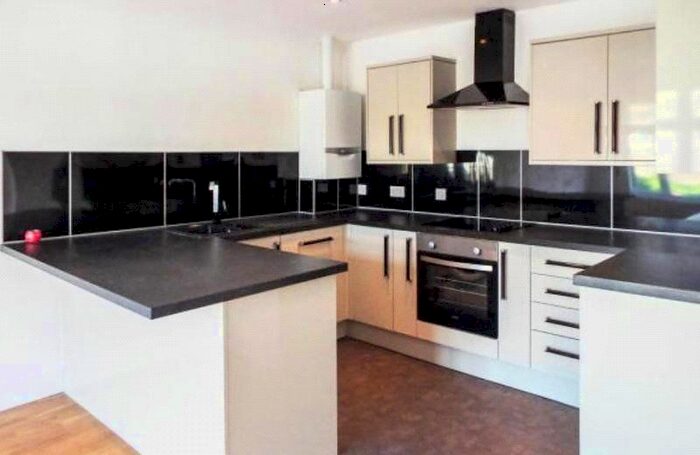 2 Bedroom Flat To Rent In Slewins Lane, Hornchurch, RM11