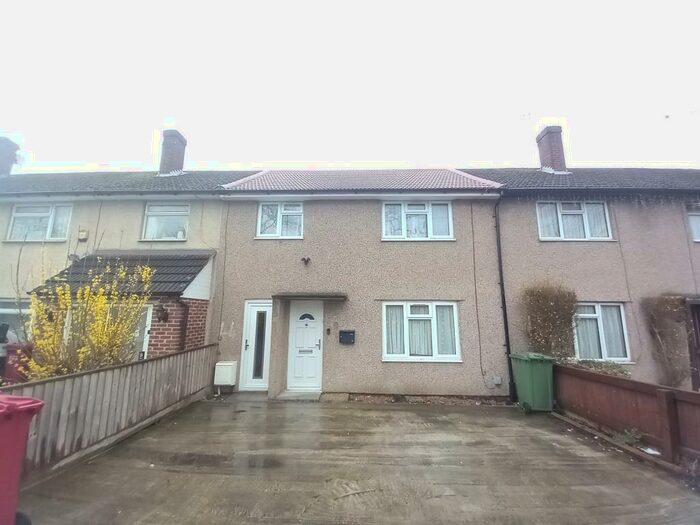 3 Bedroom Terraced House To Rent In Burnham, Berkshire, SL1