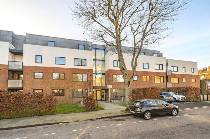 2 Bedroom Apartment For Sale In Lingfield Crescent, Eltham, London, SE9