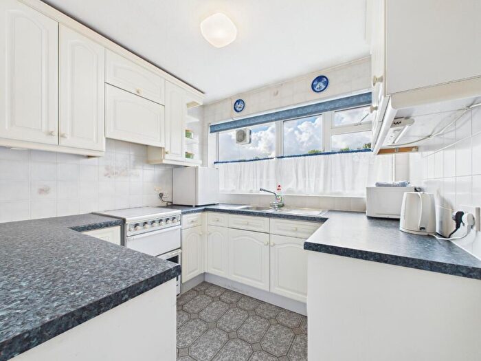2 Bedroom Flat For Sale In Lansdown Road, Sidcup, Kent, DA14