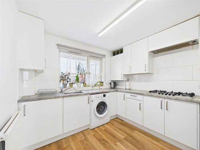 1 Bedroom Flat For Sale In Victoria Crescent, London, N15