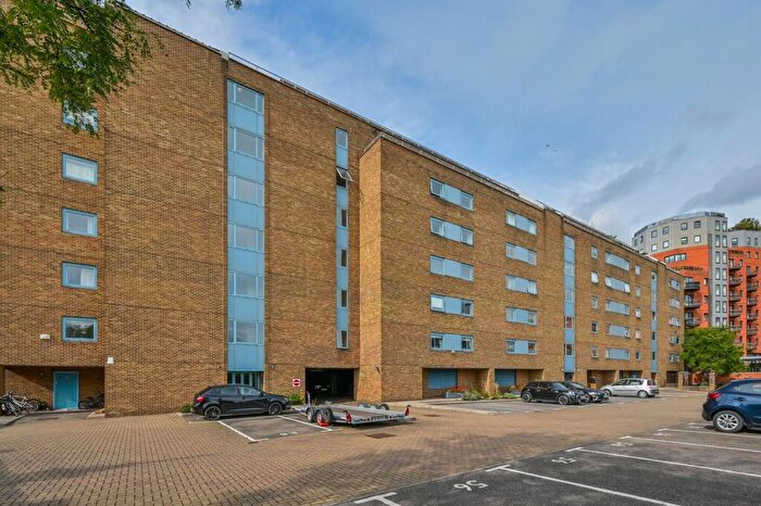 3 Bedroom Flat To Rent In Arnhem Wharf, Isle Of Dogs, London, E14