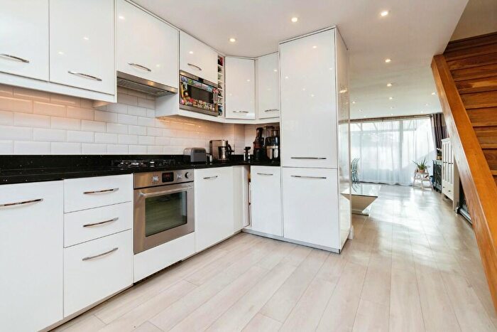 2 Bedroom Terraced House For Sale In Alpine Close, Croydon, CR0