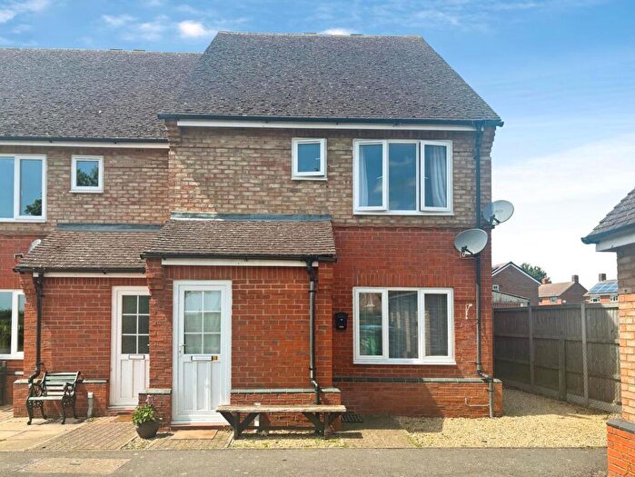 2 Bedroom Maisonette For Sale In Swan Lane, Marsh Gibbon, Bicester, OX27