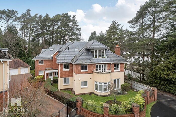 2 Bedroom Flat For Sale In Aldridge Road, Ferndown, BH22