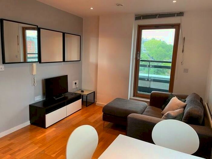 2 Bedroom Flat To Rent In Gateway South, Marsh Lane, Leeds, Uk, LS9