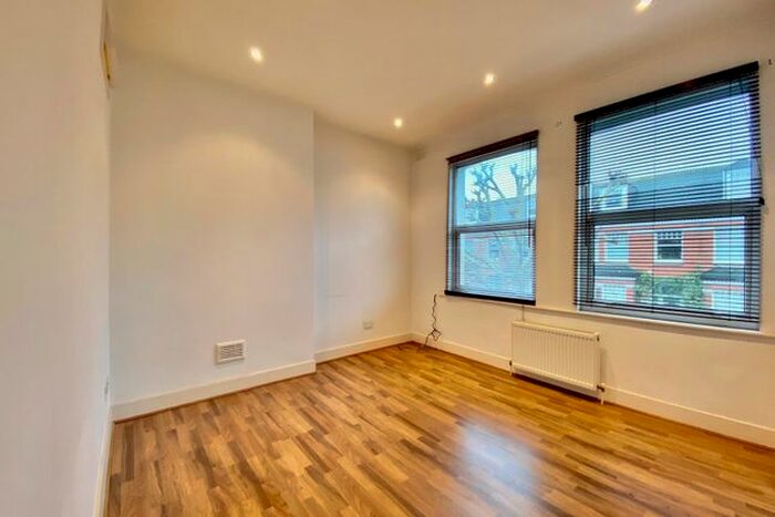 1 Bedroom Flat To Rent In Manville Road, Balham, SW17