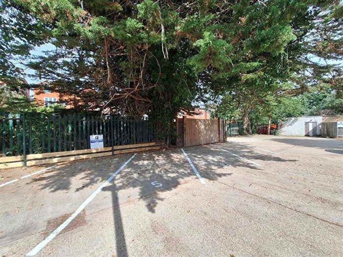 Garage / Parking To Rent In Space, Waylen Street, Reading, RG1