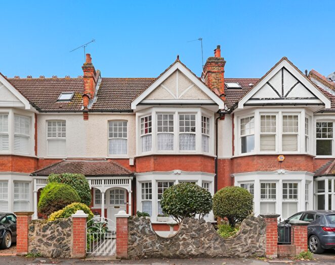 3 Bedroom Property For Sale In Belgrave Road, Wanstead, E11