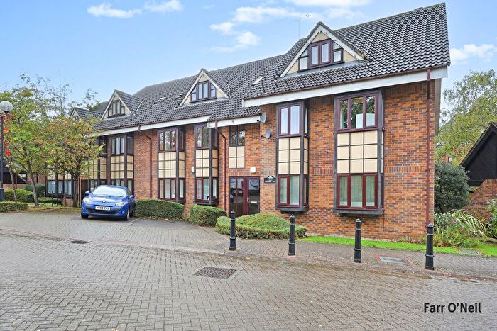 2 Bedroom Flat To Rent In The Chequers, Buckhurst Hill, IG9