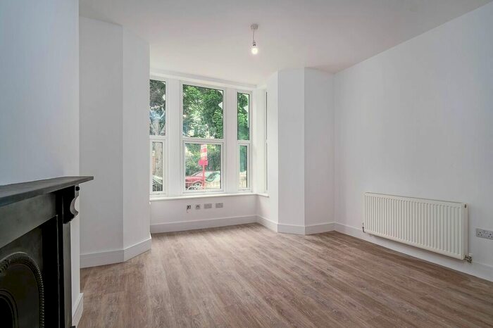 1 Bedroom Flat To Rent In Connaught Avenue, Mutley Plain, Plymouth, Devon, PL4