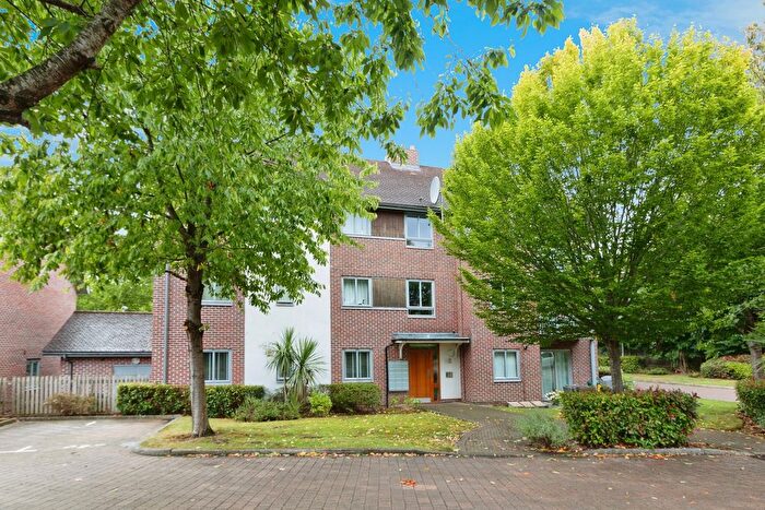 1 Bedroom Flat For Sale In Pillar Box Gardens, Basingstoke, Hampshire, RG24