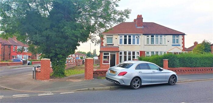 4 Bedroom Semi Detached House To Rent In Yew Tree Road, Manchester, M14