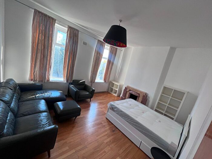 4 Bedroom Flat To Rent In Caledonian Road, London, N7