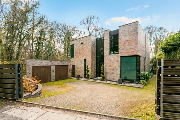 5 Bedroom Detached House To Rent In Warren Lane Stanmore, HA7