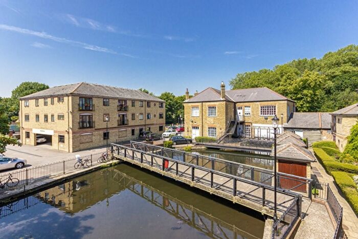 2 Bedroom Flat For Sale In Wandle Road, Morden, SM4