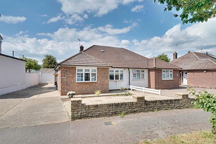 2 Bedroom Semi Detached Bungalow For Sale In Northfield Road, Waltham Cross, EN8