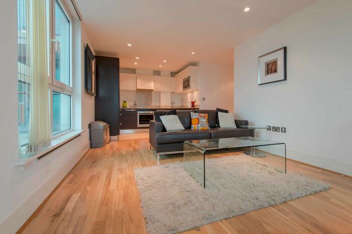1 Bedroom Flat To Rent In Kestrel House, St George Wharf, Vauxhall, London, SW8