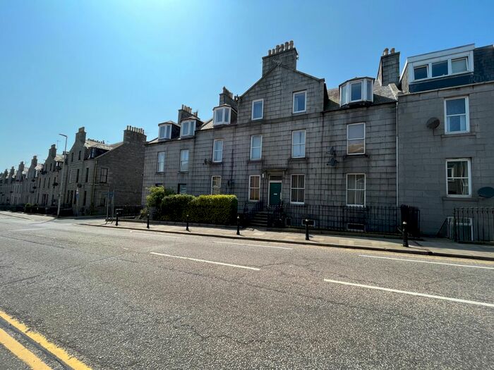 2 Bedroom Flat To Rent In Crown Street, The City Centre, Aberdeen, AB11