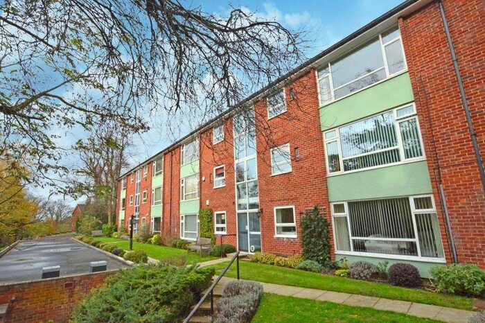 2 Bedroom Flat To Rent In Hatton Court, Lubbock Road, Chislehurst, BR7