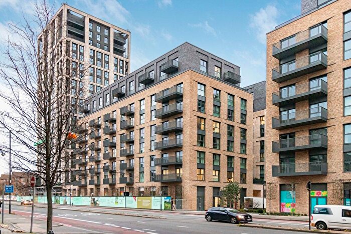 3 Bedroom Flat To Rent In Anax Street, London, N4