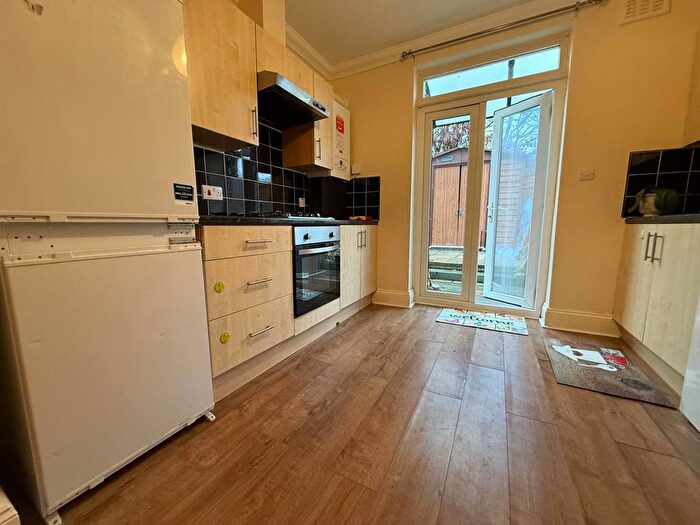 2 Bedroom Flat To Rent In Parsonage Lane, Enfield, EN2