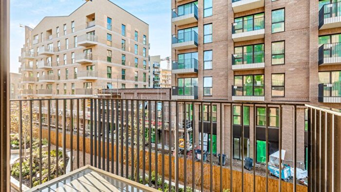 1 Bedroom Flat For Sale In Kenavon Drive, Reading, RG1