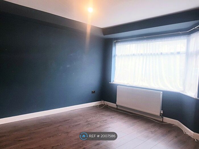 2 Bedroom Maisonette To Rent In Oakleigh Road North, London, N20