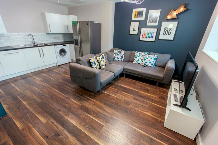 6 Bedroom Flat To Rent In Kempston Street, L3