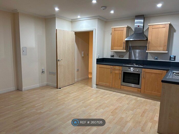 2 Bedroom Flat To Rent In Trentham Court, London, W3