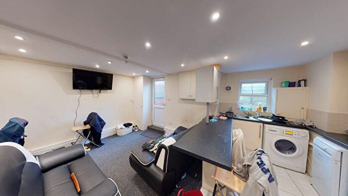 3 Bedroom Semi-Detached House To Rent In Lumley Road, Leeds, LS4