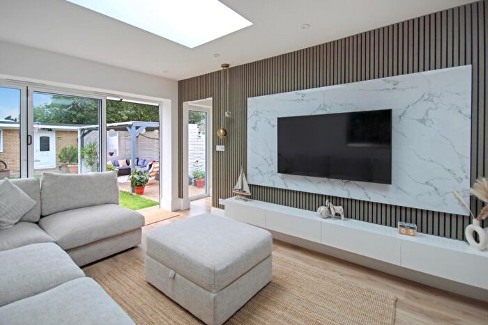 3 Bedroom Semi-Detached House For Sale In Mitchell Avenue, Northfleet, Gravesend, DA11